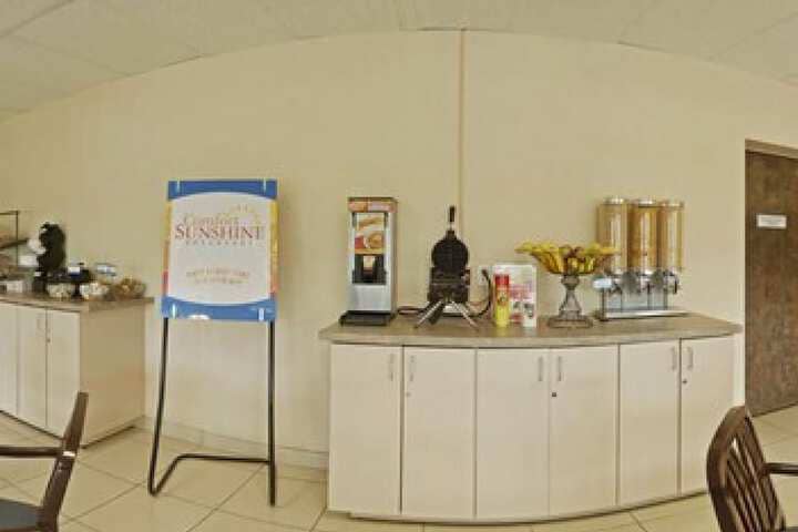 Breakfast/Coffee Service 24 of 34