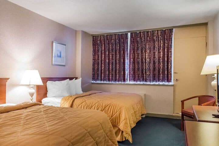 Room 9 of 34