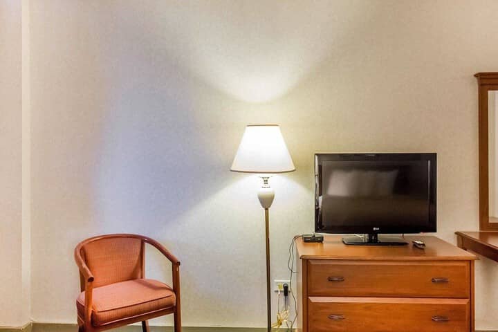 Room 10 of 34