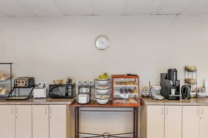 Breakfast/Coffee Service 21 of 34